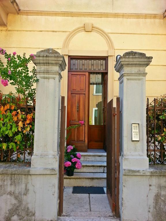 Hotel Dimora Montecchi à Vérone Extérieur photo